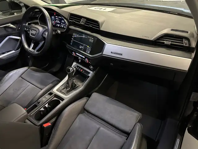 Audi Q3 view 11