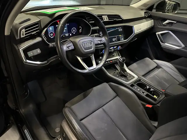 Audi Q3 view 15