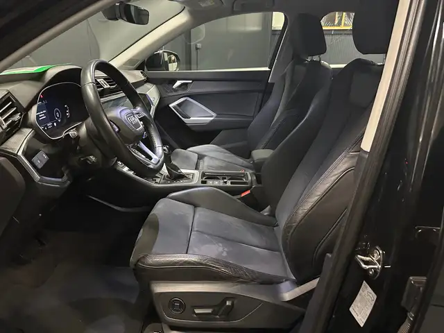 Audi Q3 view 14