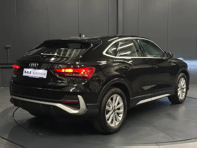 Audi Q3 view 5