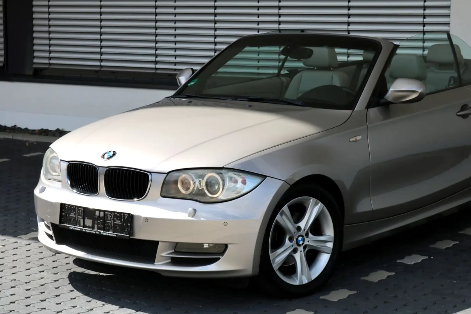 BMW 120 Baureihe 1 Cabrio 120d/8 FACH/M-SPORTPAKET/P Argintiu - 2