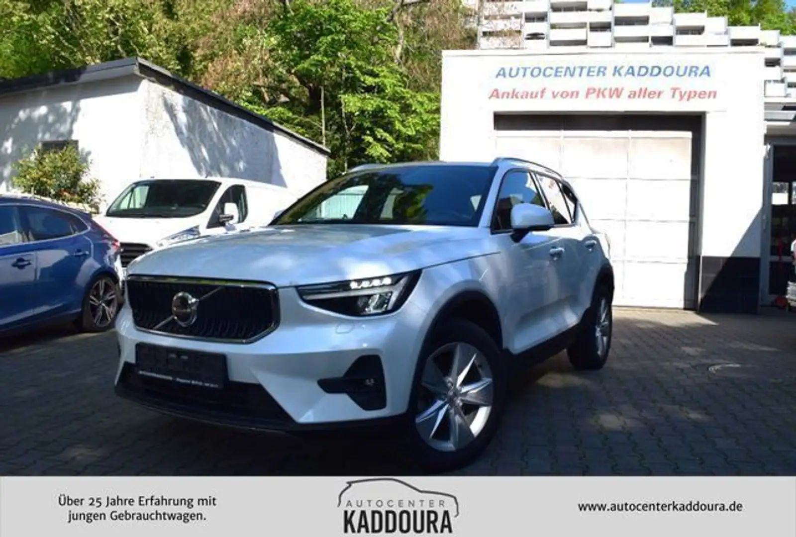 Volvo XC40 B3Core,GoogelNavi,AHK,Kamera,V-LED,Blis+ACC Weiß - 1