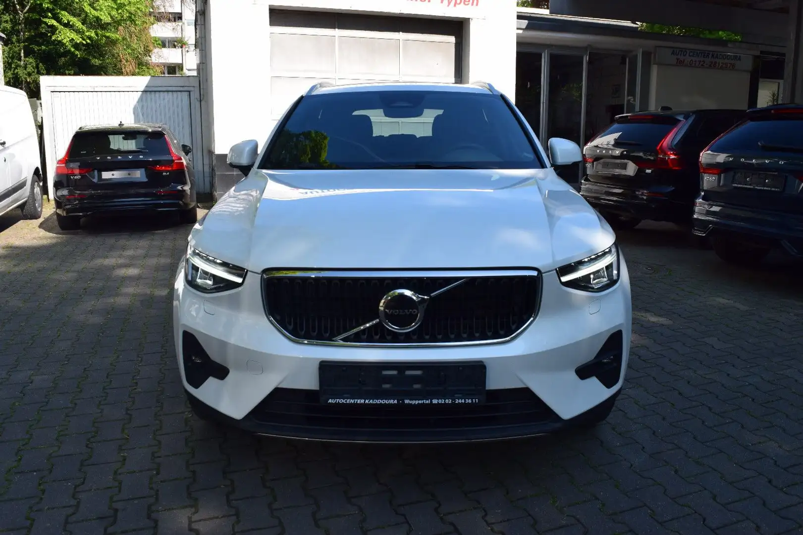 Volvo XC40 B3Core,GoogelNavi,AHK,Kamera,V-LED,Blis+ACC Weiß - 2