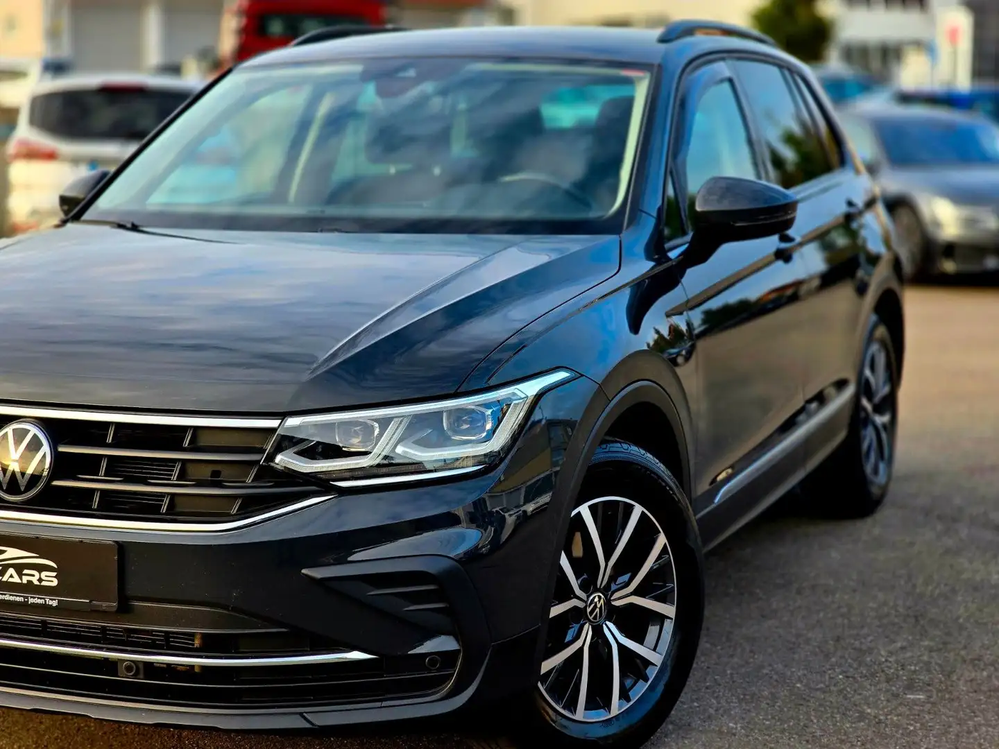 Volkswagen Tiguan 2.0 TDI*LIFE*DSG*MATRIX*KAMERA*AHK*ACC*BC Grau - 2