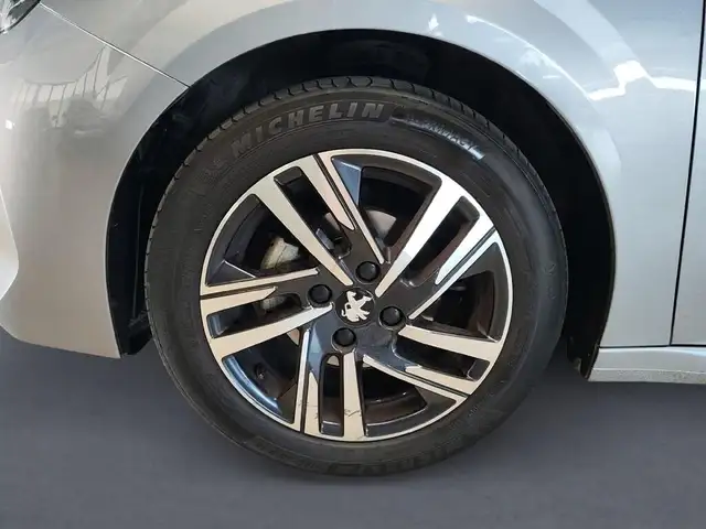 Peugeot 208 view 9