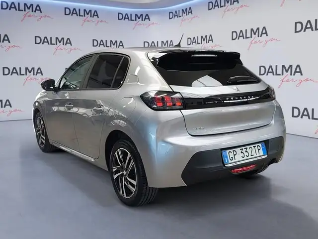 Peugeot 208 view 3