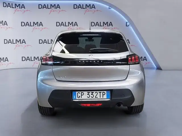 Peugeot 208 view 4