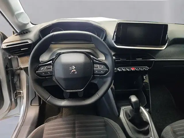 Peugeot 208 view 11