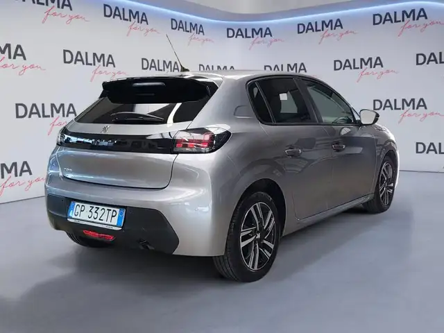 Peugeot 208 view 5