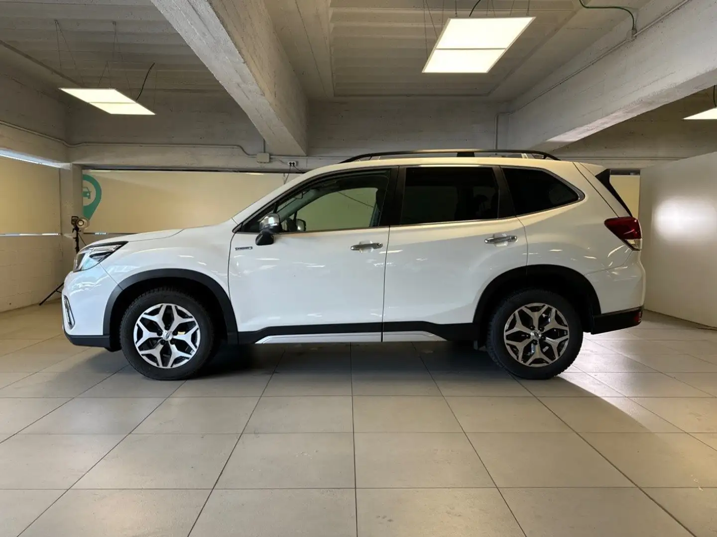 Subaru Forester 2.0 e-Boxer Style auto Bianco - 2