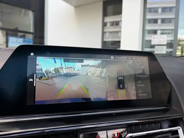 BMW 8 Series view 9