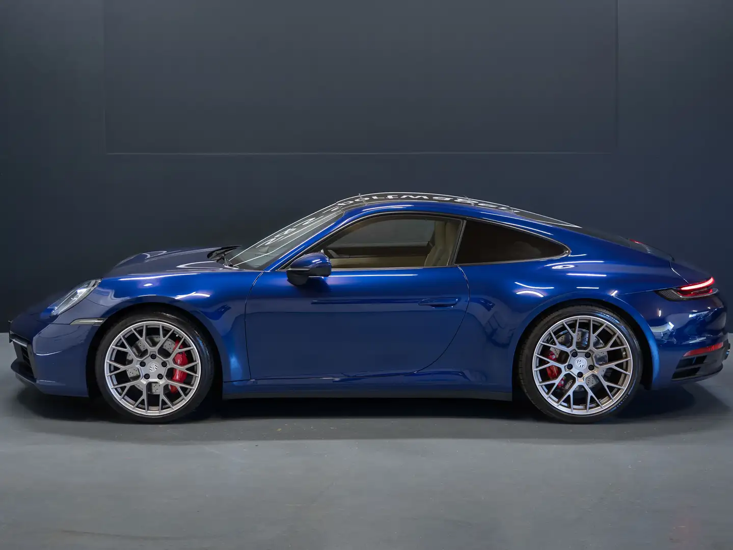 Porsche 992 Carrera 4S Blue - 1