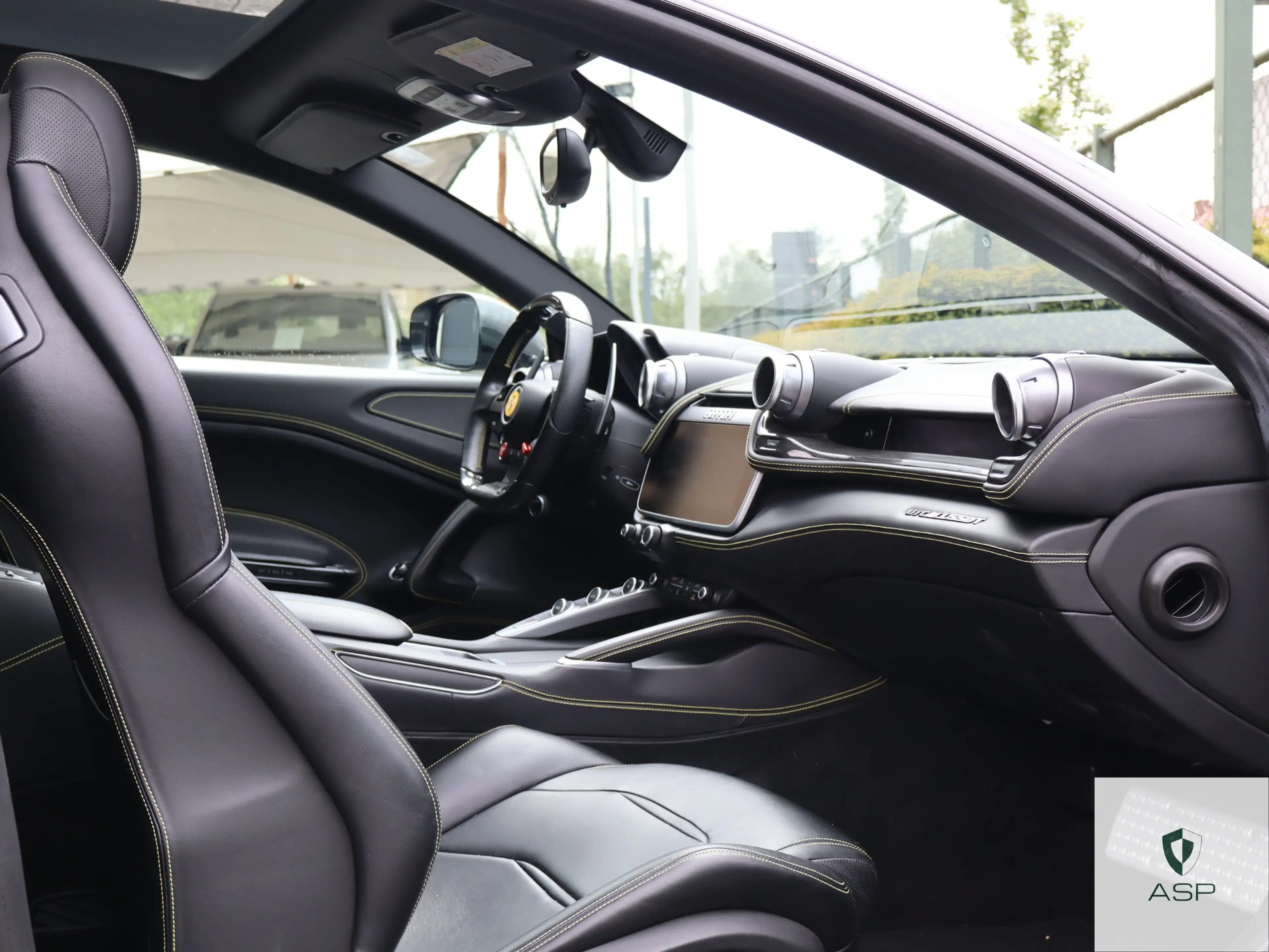 Ferrari GTC4 Lusso GTC4 Lusso T 3.9 Turbo V8 | Power Warranty | Carbon | Lift | Canna Di Fucile | Passenger Display | — photo 9