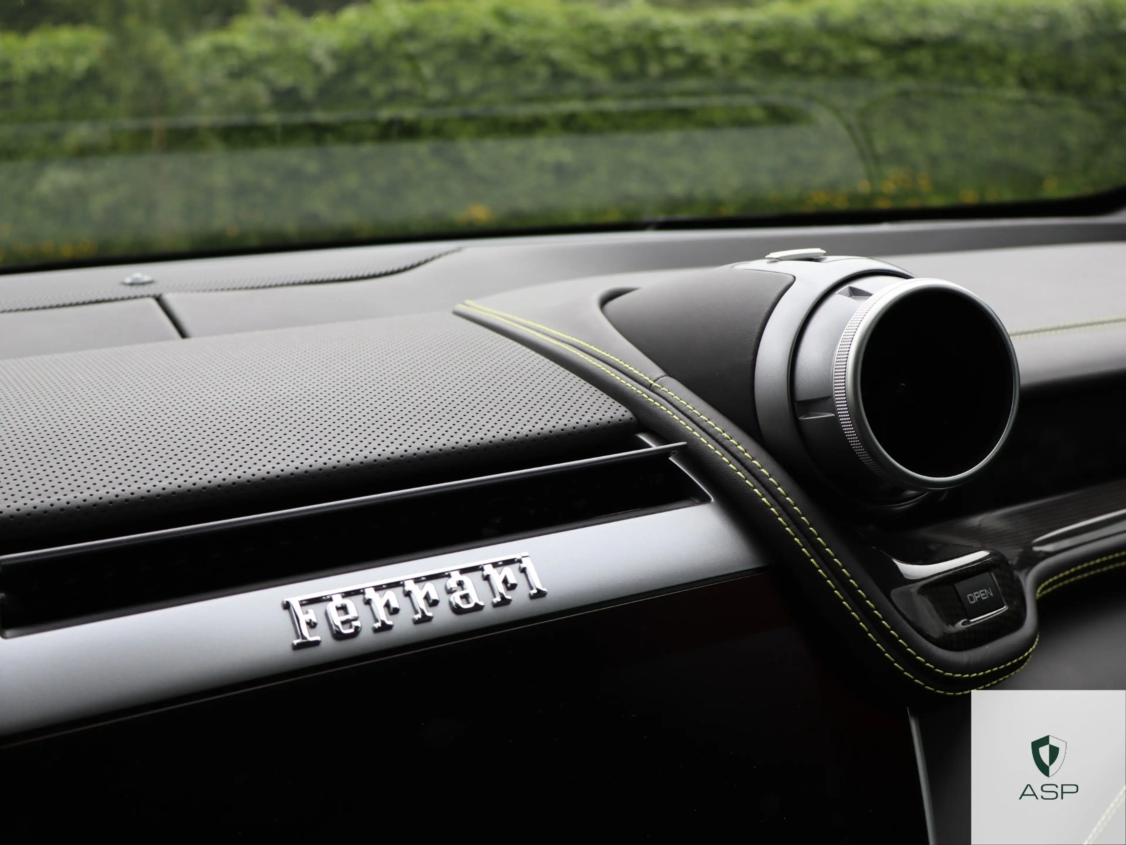 Ferrari GTC4 Lusso GTC4 Lusso T 3.9 Turbo V8 | Power Warranty | Carbon | Lift | Canna Di Fucile | Passenger Display | — photo 15