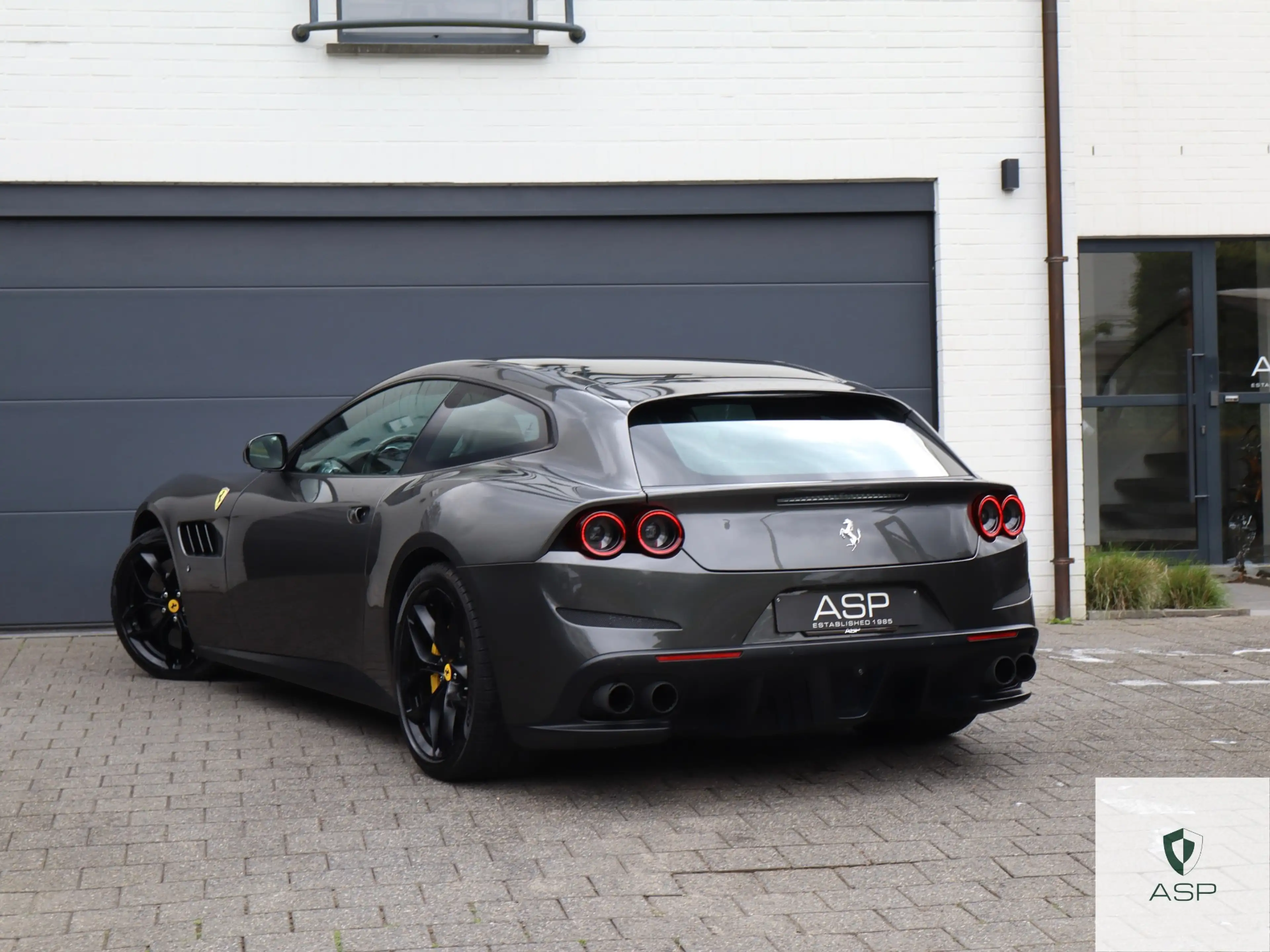 Ferrari GTC4 Lusso GTC4 Lusso T 3.9 Turbo V8 | Power Warranty | Carbon | Lift | Canna Di Fucile | Passenger Display | — photo 2
