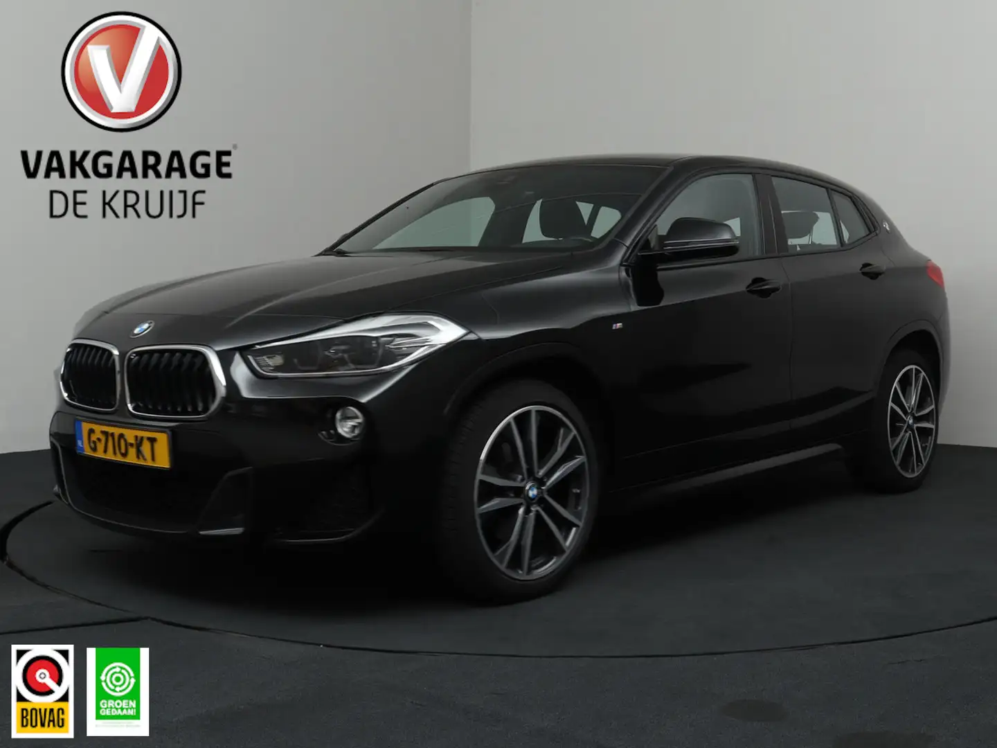 BMW X2 sDrive18i High Executive | M-Pakket! | Navigatie | Zwart - 1