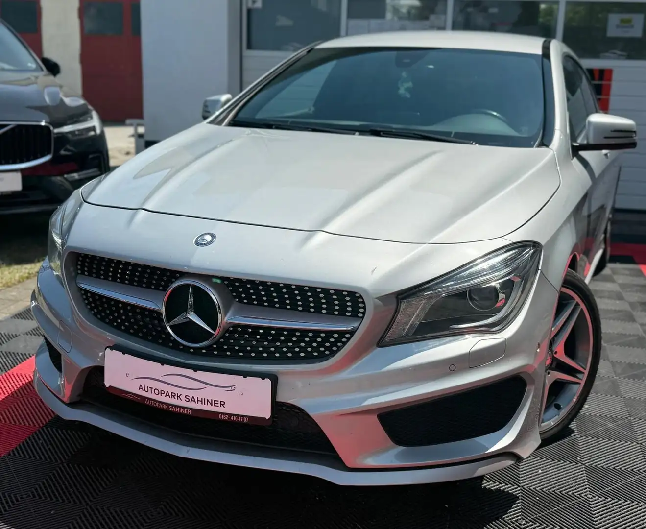 Mercedes-Benz CLA 220 Shooting Brake CDI d 4Matic AMG-LINE Silber - 1