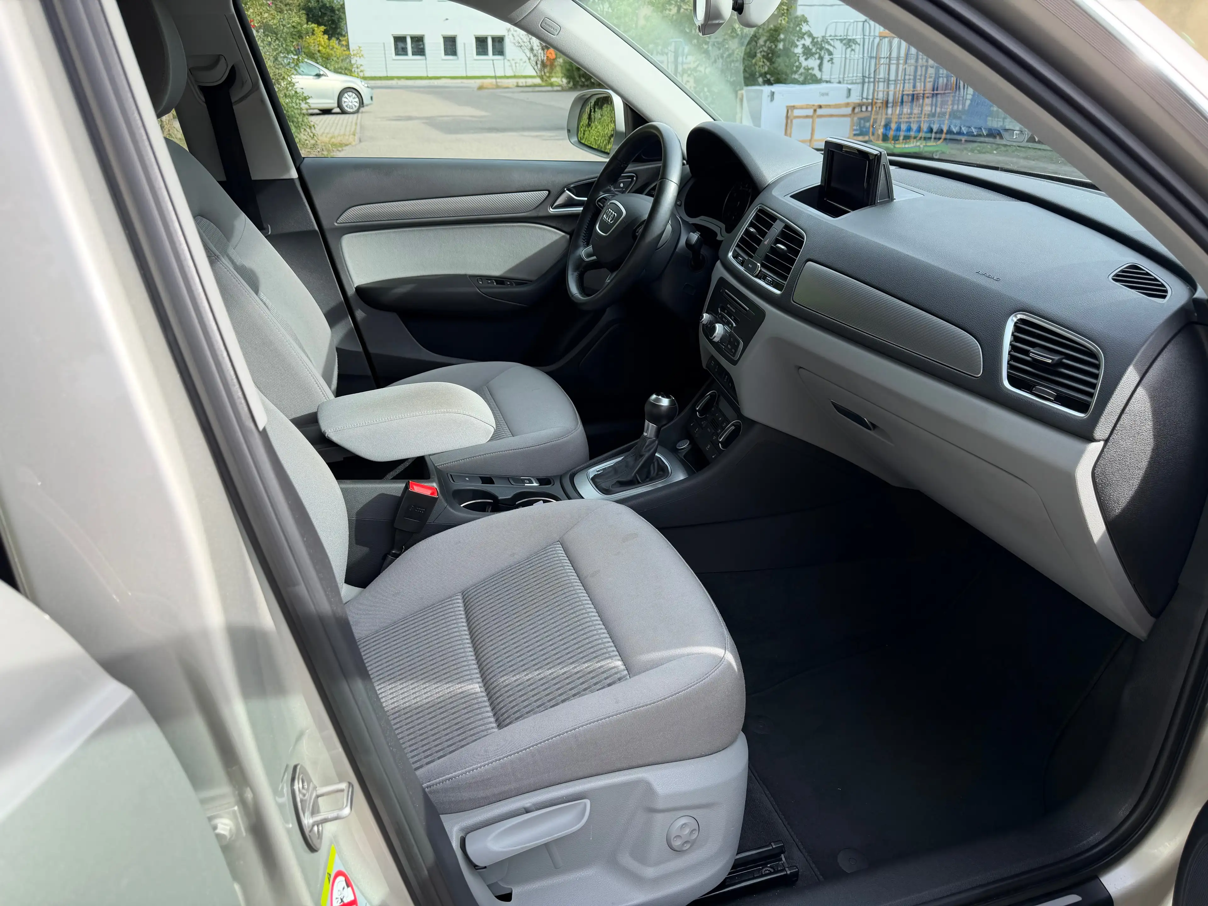 Audi Q3 Q3 1.4 TFSI cylinder on demand S tronic sport — photo 11