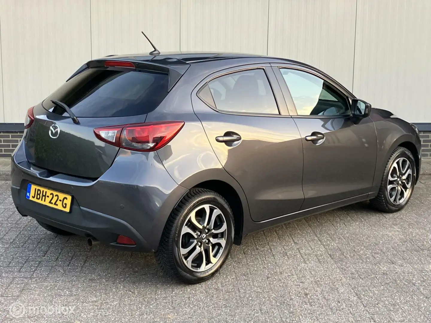 Mazda 2 1.5 Skyactiv-G GT-M Line PDC Stoelverw. Rijklaar Grijs - 2