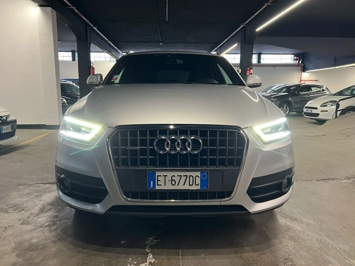 Audi Q3 2.0 TDI quattro S-line Grigio - 2