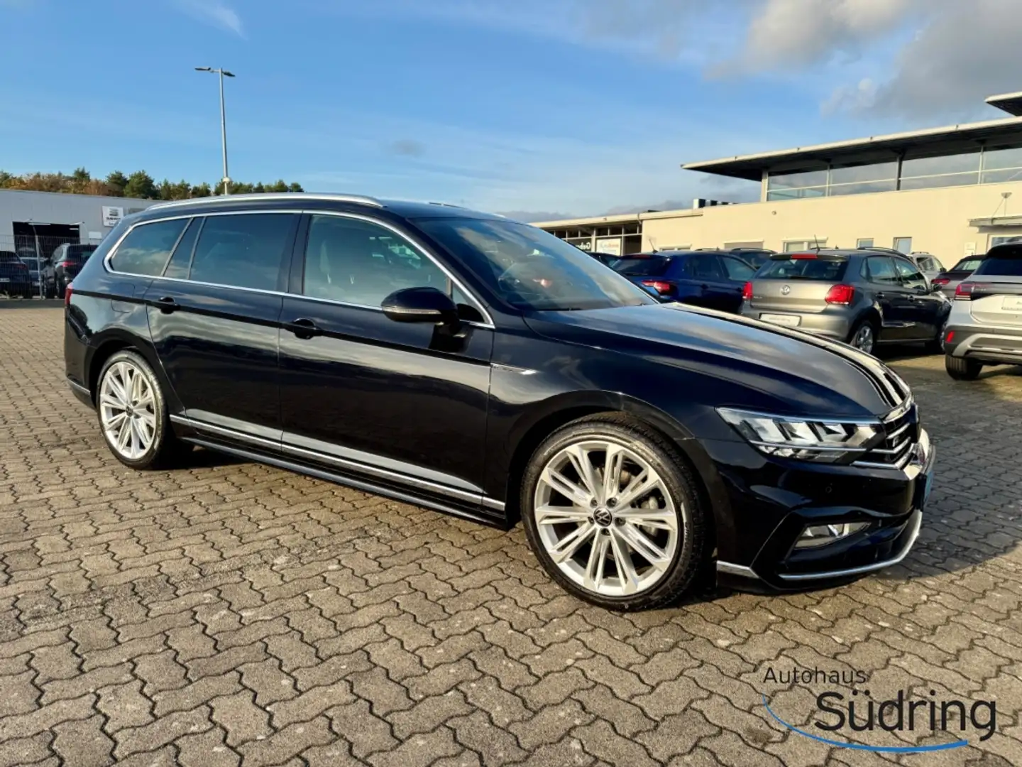Volkswagen Passat Variant 2,0 TSI Business R-Line DSG AHK Schwarz - 2