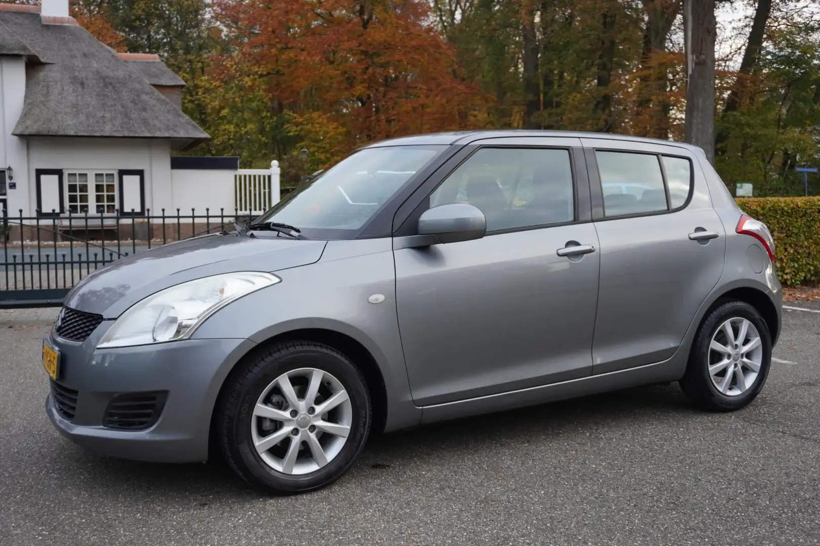 Suzuki Swift 1.2 Comfort EASSS 5Drs Airco Lm Velgen Grijs - 1