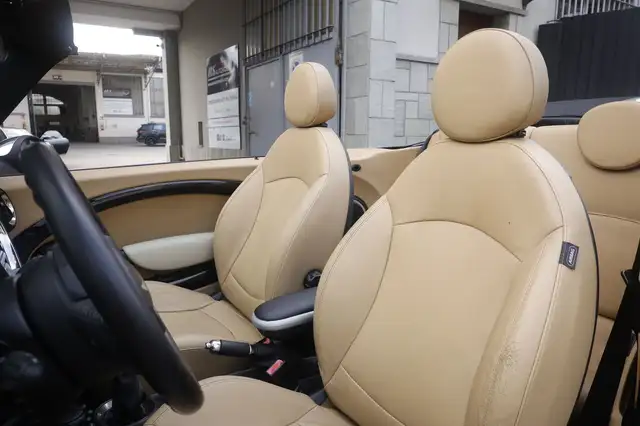 Mini Convertible view 16