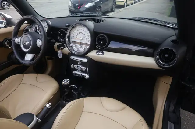 Mini Convertible view 8