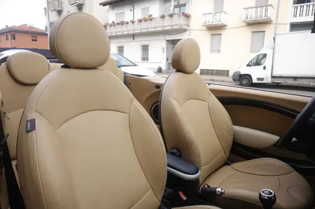 Mini Convertible view 6