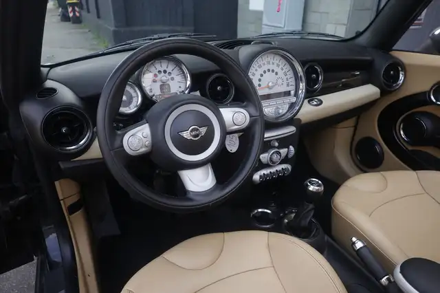 Mini Convertible view 14