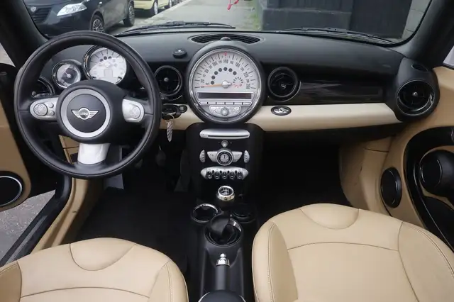 Mini Convertible view 2