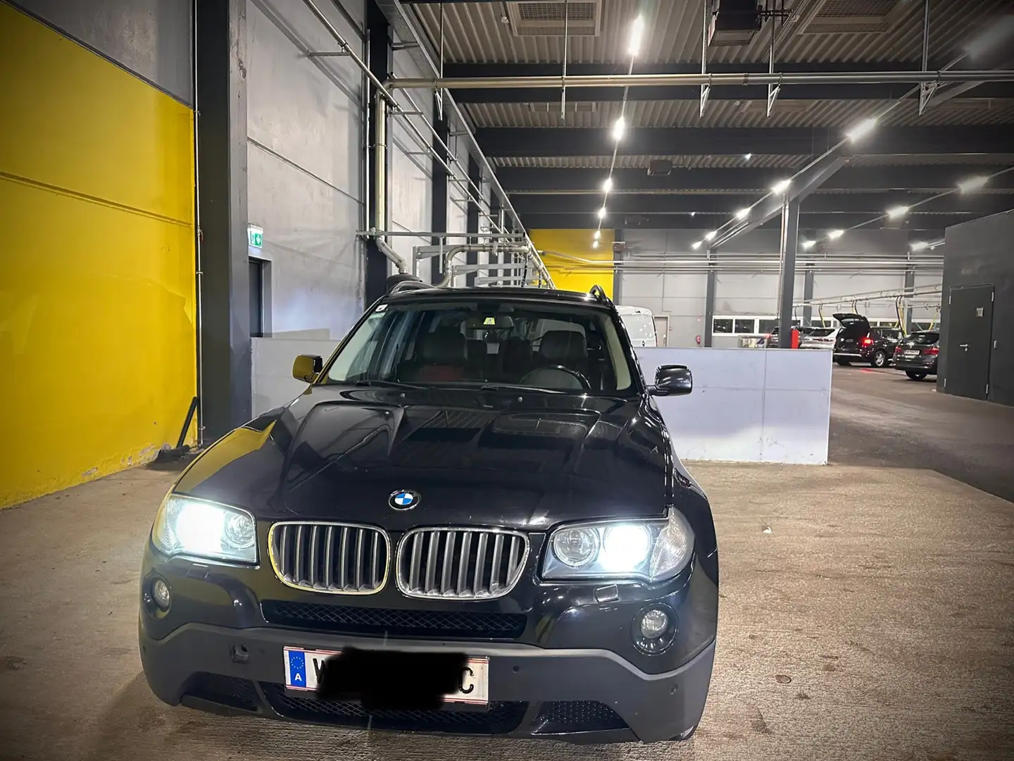 BMW X3 BMW X 3 2.0D Schwarz - 1
