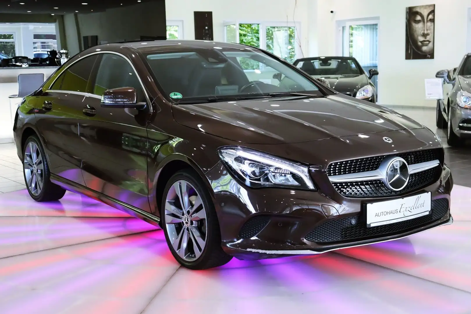 Mercedes-Benz CLA 200 Urban Edition Automatik*LEDER*NAVI*LED* Brązowy - 2