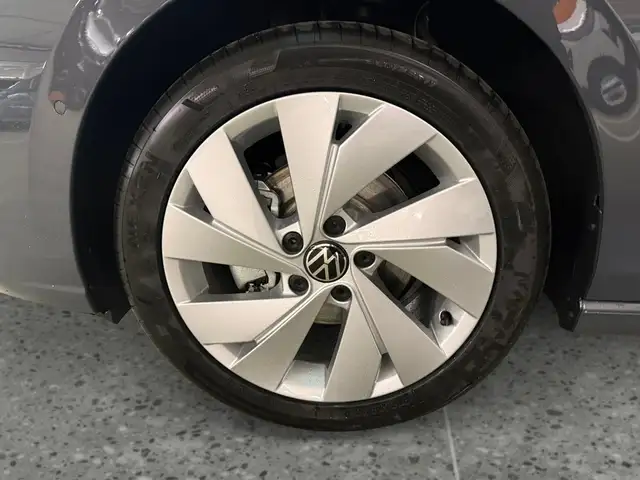 Volkswagen Golf view 14