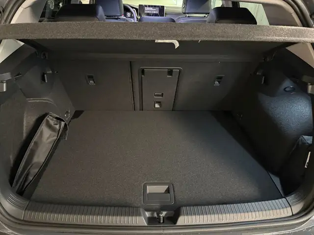 Volkswagen Golf view 19