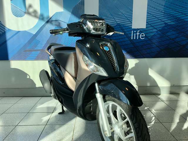 Nuovo Piaggio Medley 125 scooter a Milano - Mi per € 3.290,-