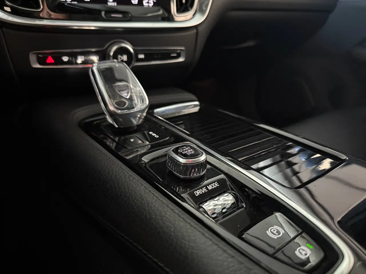 Volvo V60 Inscription Plug-In Hybrid AWD-AHK-1.Besitz, миниатюра 13