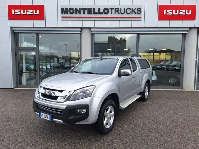 Isuzu D-Max 2.5 td space Solar Plus 4x4 Hard Top Gancio Traino