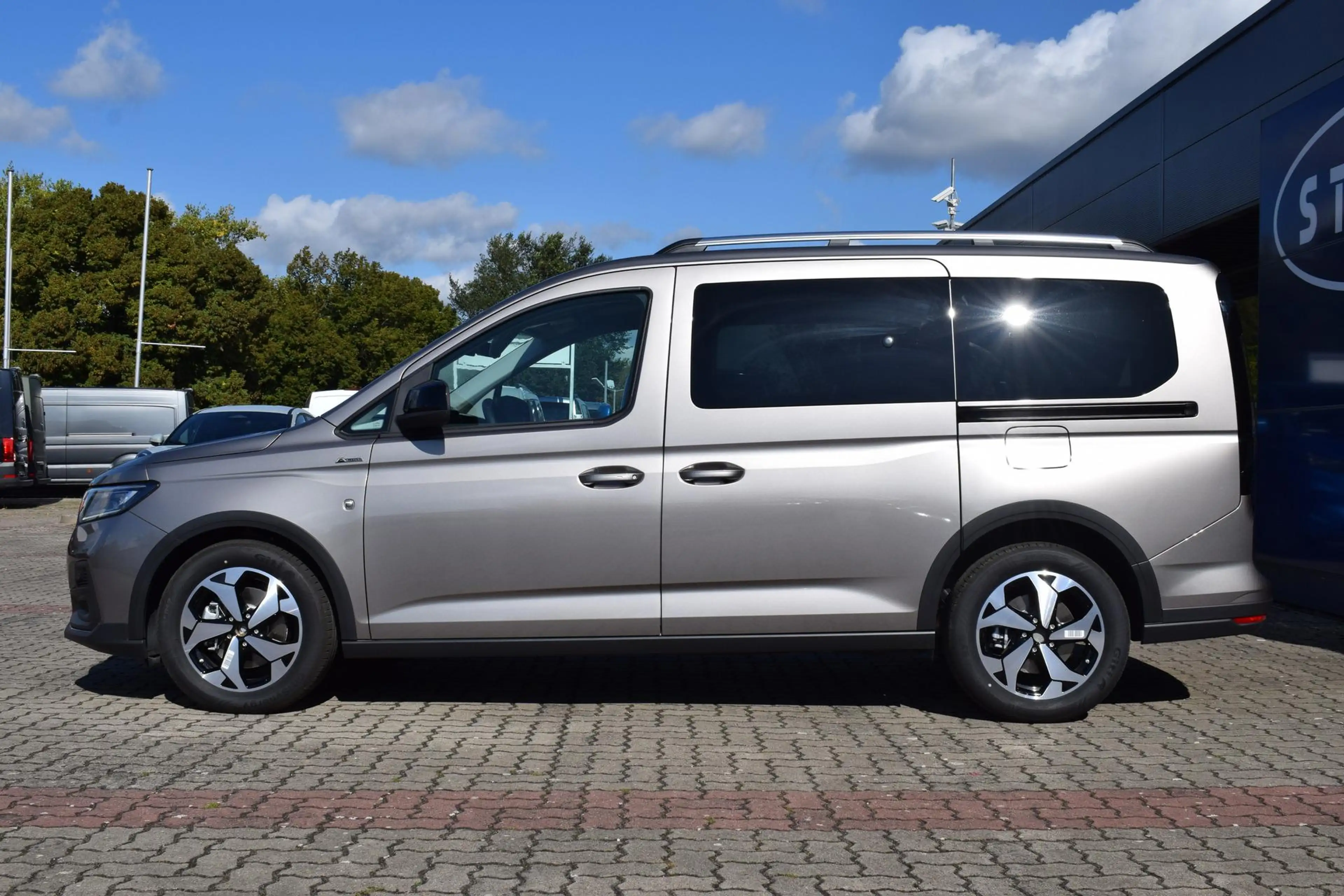 Ford Grand Tourneo Connect 2.0 EcoB Active L2 LED Kamera — photo 3