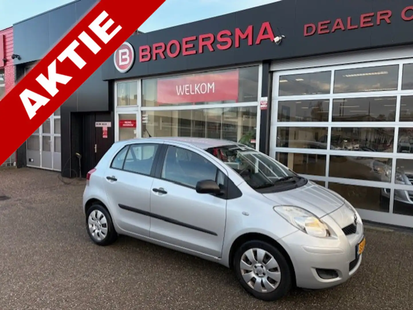 Toyota Yaris 1.3 VVTi Comfort 2 EIGENAAR * DEALERONDERHOUDEN * Grijs - 1