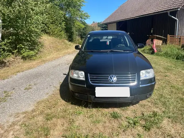Volkswagen Passat view 3