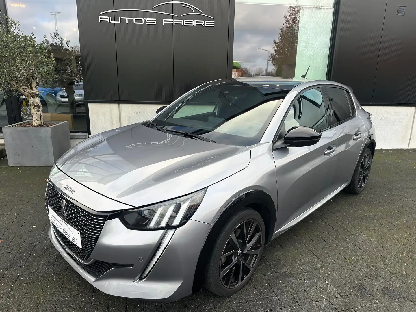 Peugeot 208 12i Benzine Automaat 130pk EAT8 GT Line Pano Grau - 1