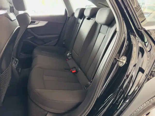Audi A4 view 14
