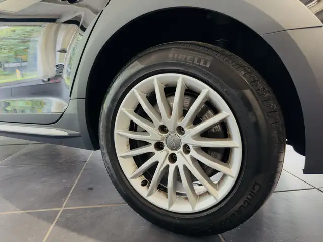 Audi A4 view 9