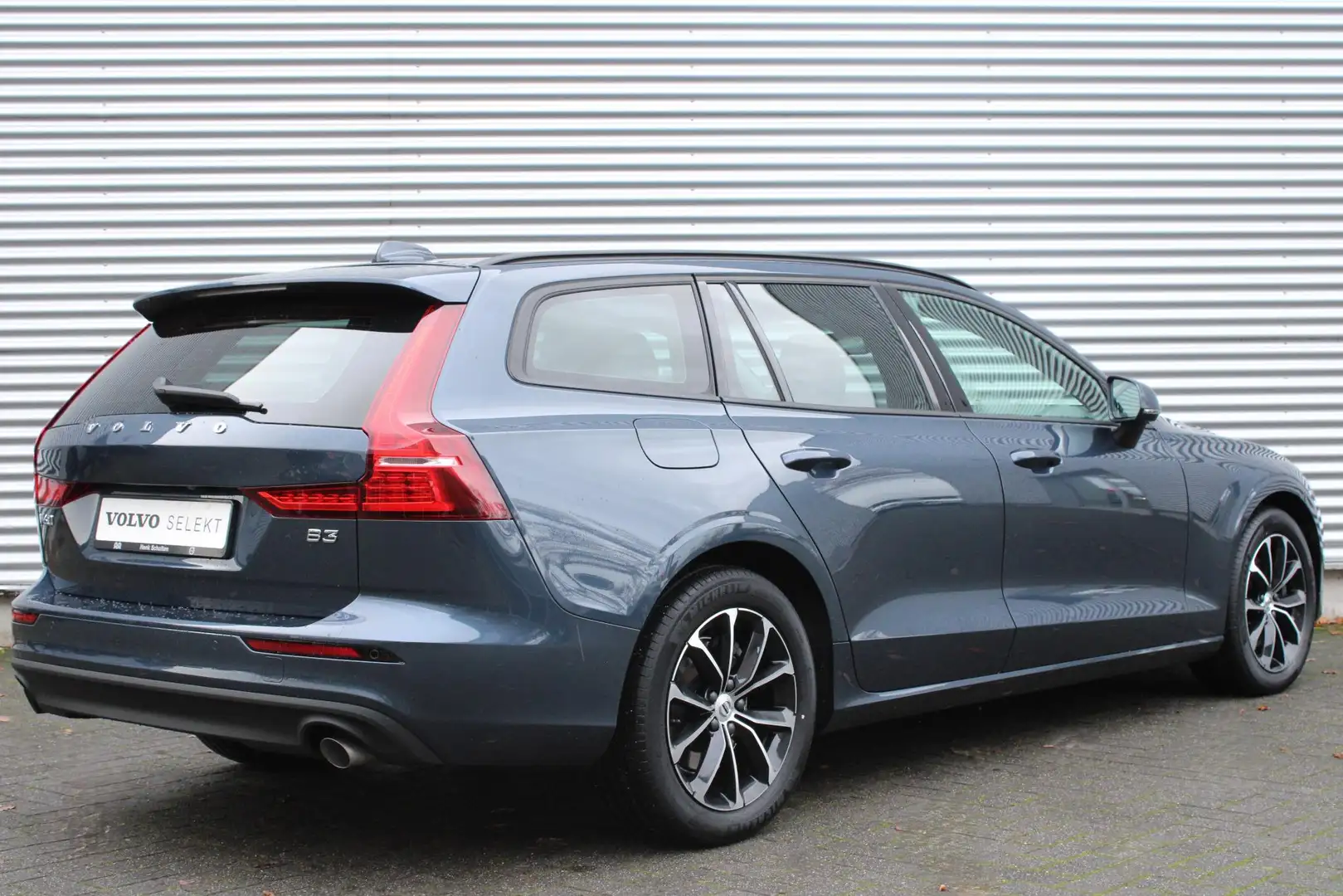 Volvo V60 B3 Mild Hybrid Momentum Advantage | Lederen Bekled Blauw - 2