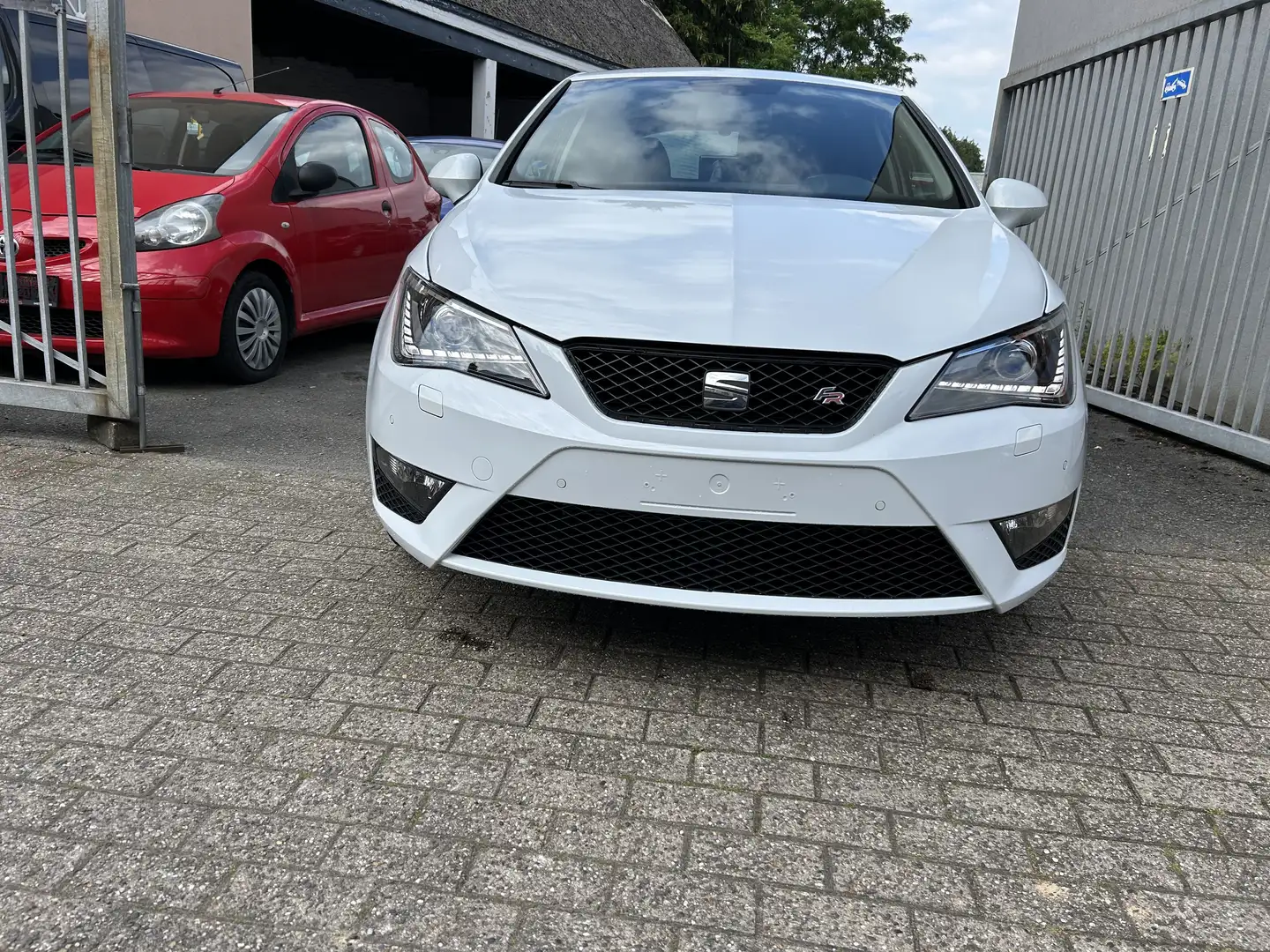 SEAT Ibiza Ibiza 1.6 CR TDi Style DSG AUTO 12 MOIS DE GARANTI Wit - 2