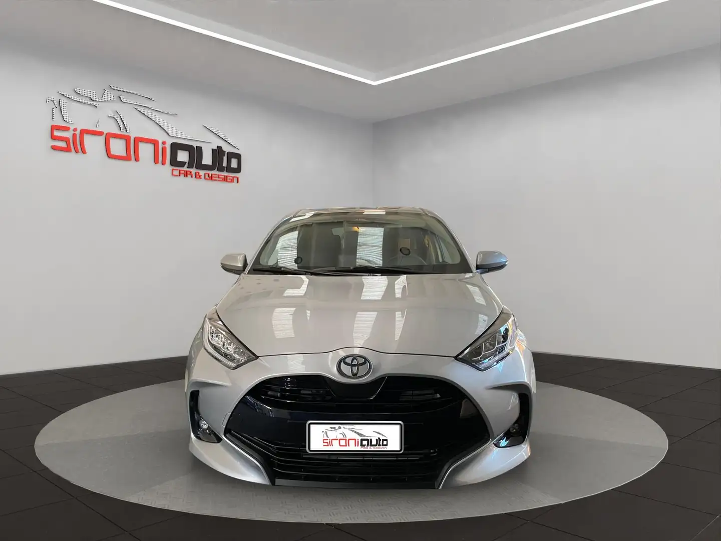 Toyota Yaris Yaris 1.5 Hybrid 5 porte Trend Argento - 2