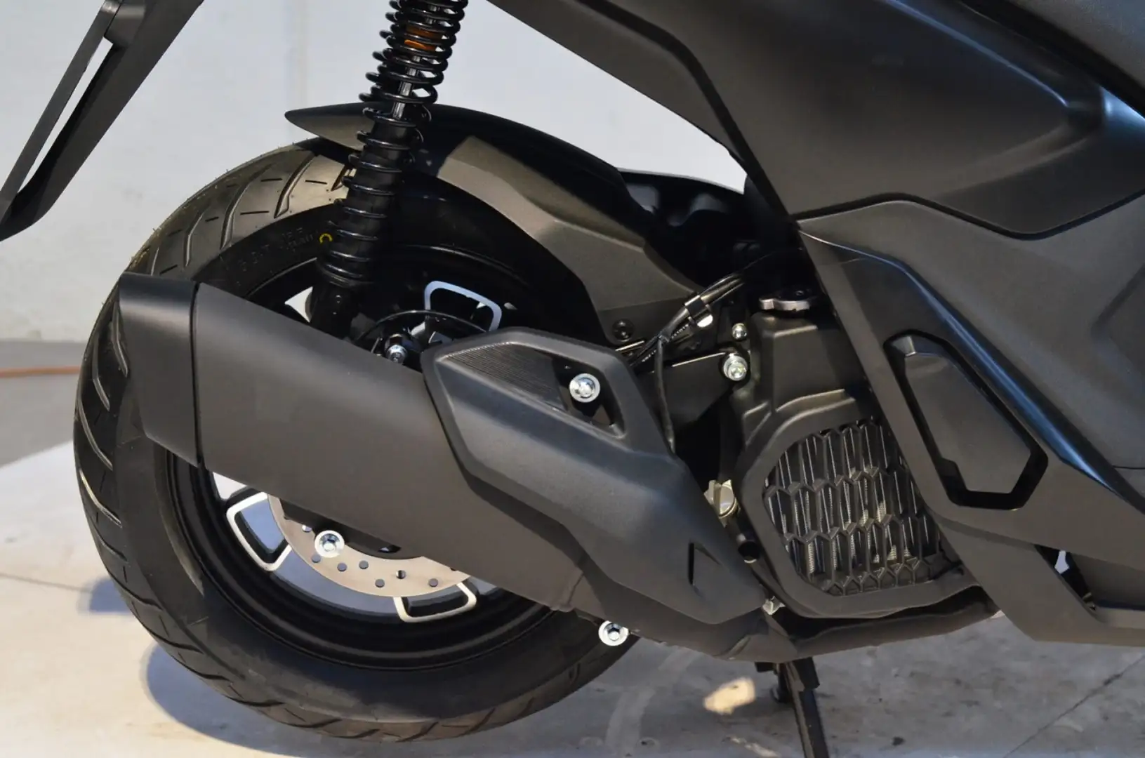 Voge SFIDA SR16 SFIDA SR16 MY25 - 200 cc PRONTA CONSEGN Nero - 2