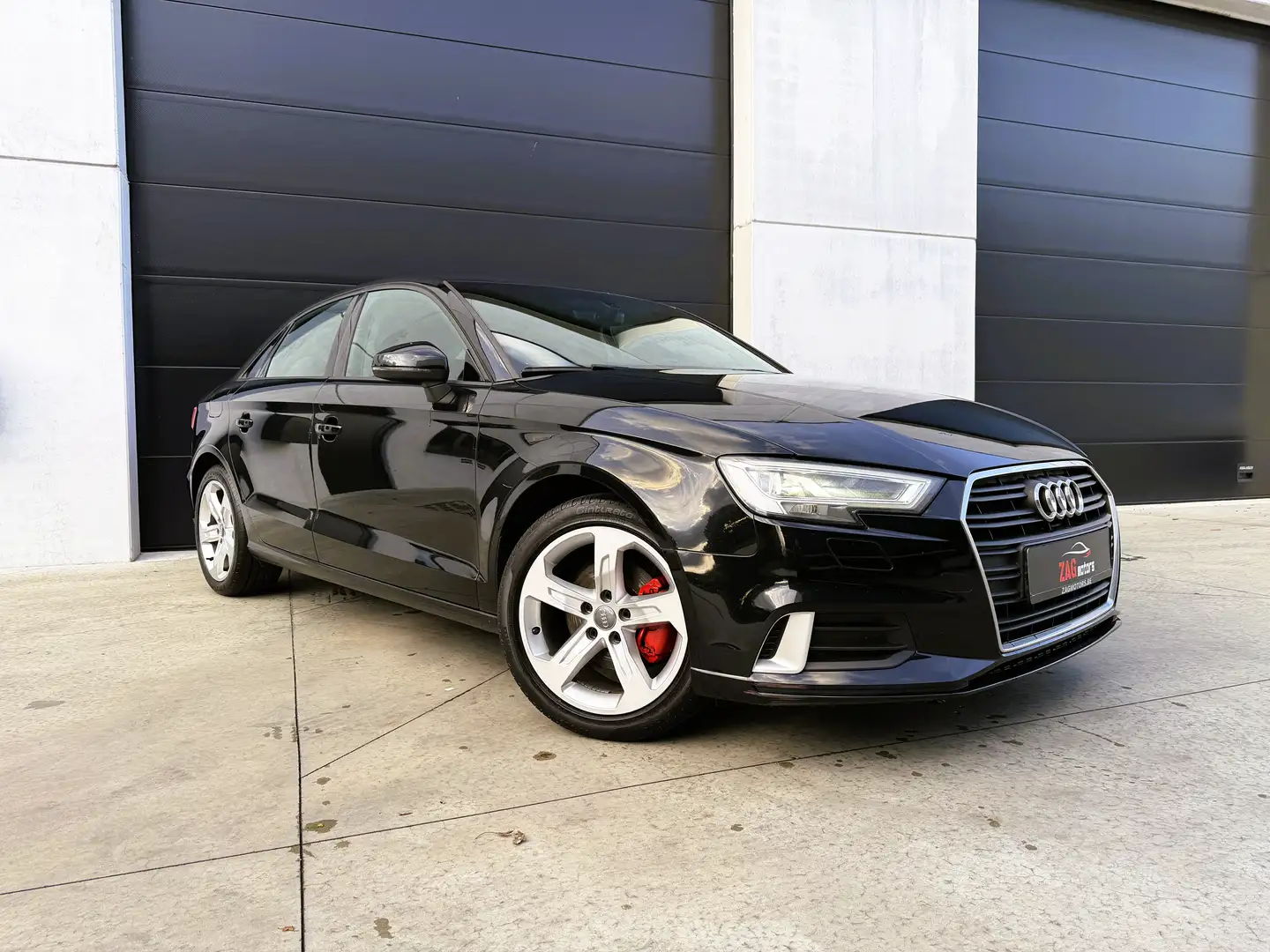 Audi A3 A3 1.0 TFSI Limousine sport Zwart - 2