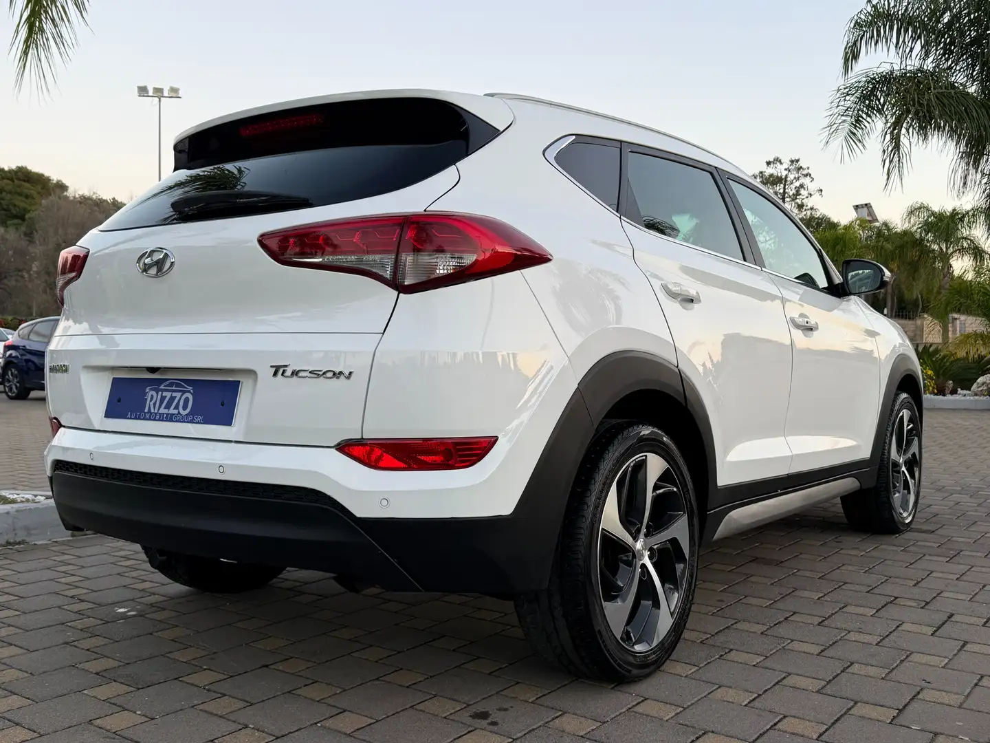 Hyundai TUCSON 1.7CRDI 116CV XPOSSIBLE NAVI PELLE NAVI 2018 Blanc - 2